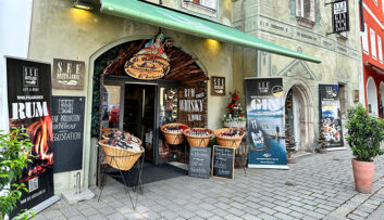Eingangsbereich des Geschäfts der SEE-DESTILLERIE® in St. Wolfgang, Markt 9